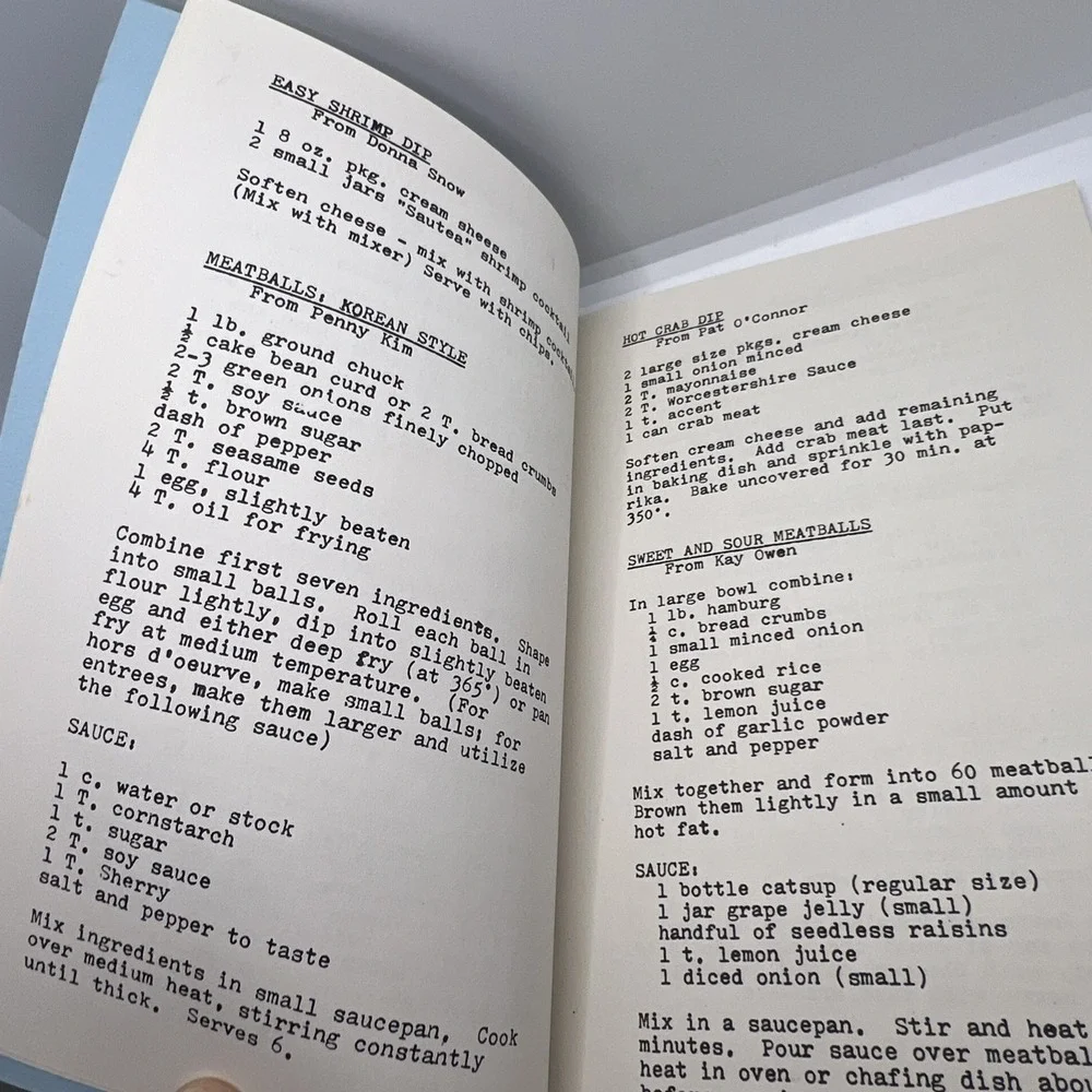 Hockey Appetites 1971-1972 Cookbook By Mothers Of The‎ Amherst Hockey